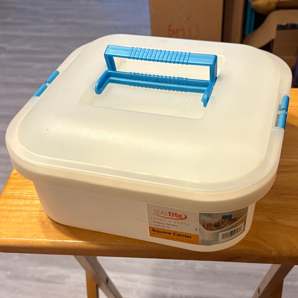 SEALtite Square Carrier - White with Blue Handles. Carrie and serve container.